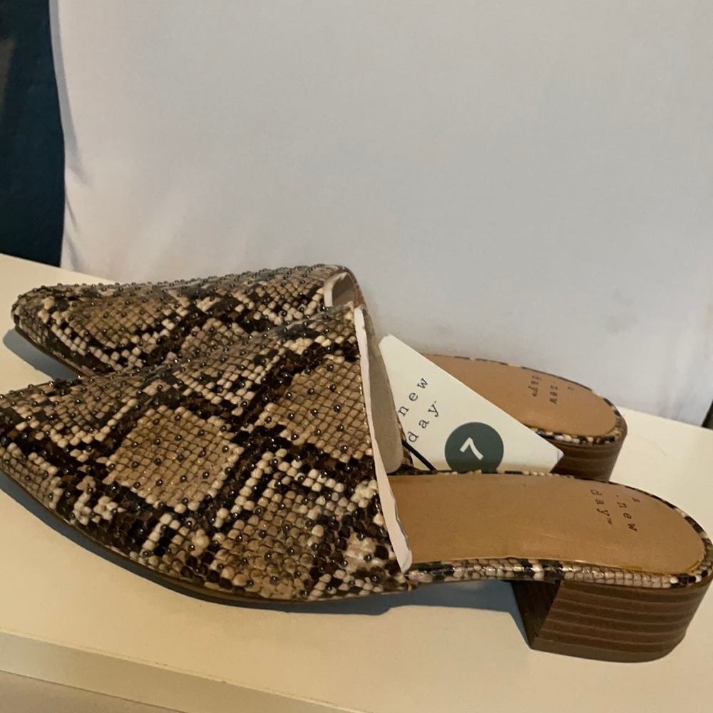 Snake skin gunmetal studded Taupe slides size 7